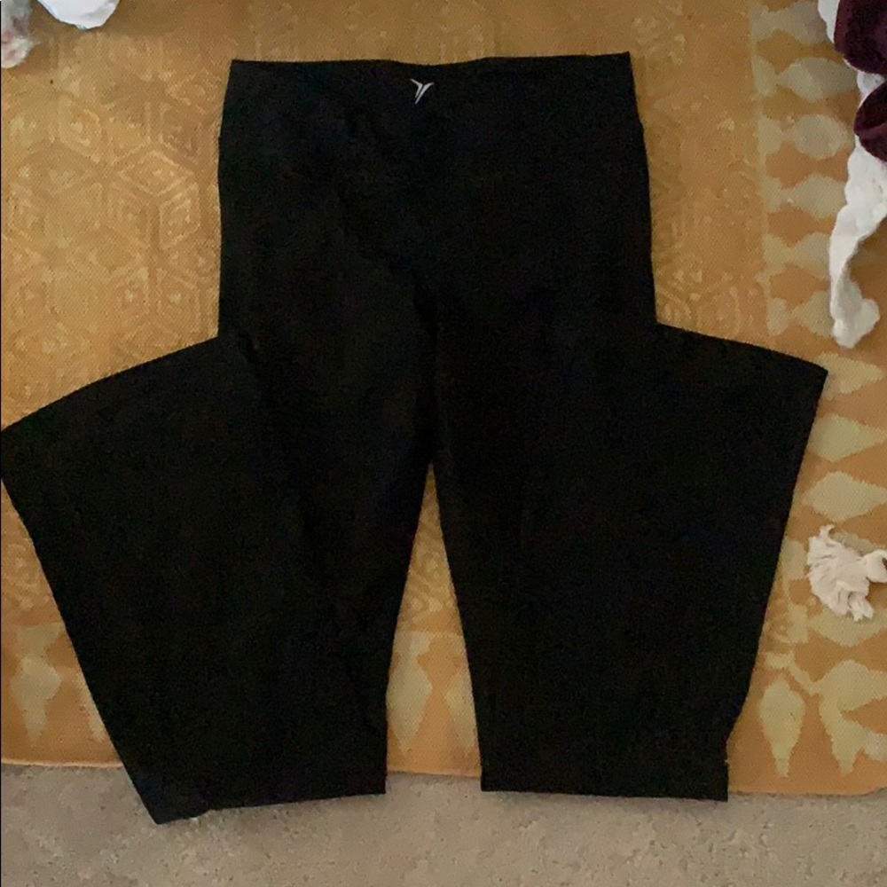 Black yoga pants